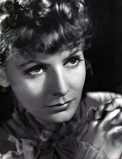 Greta Garbo (foto Metro-Goldwyn-Mayer (work for hire). Pubblico dominio. 